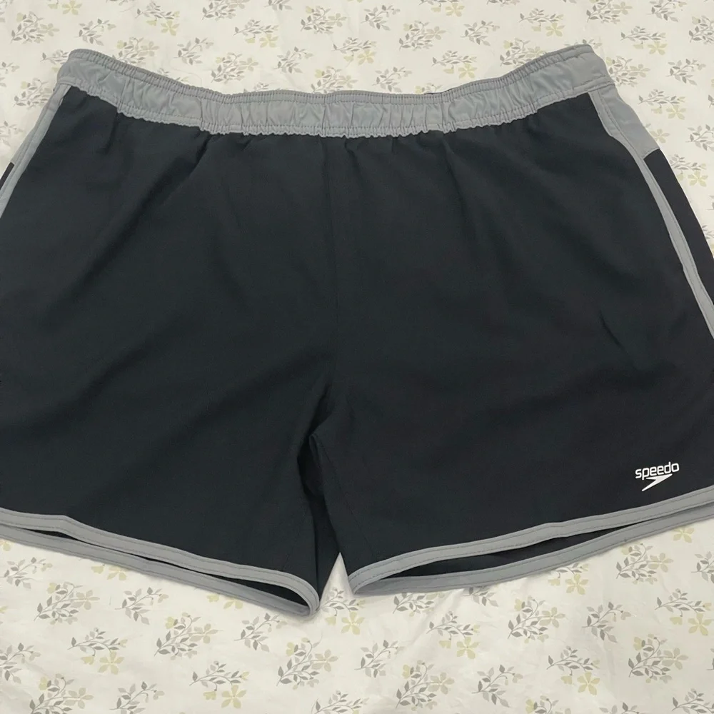 Speedo XL Black/Grey Swim Trunks with Pockets‎